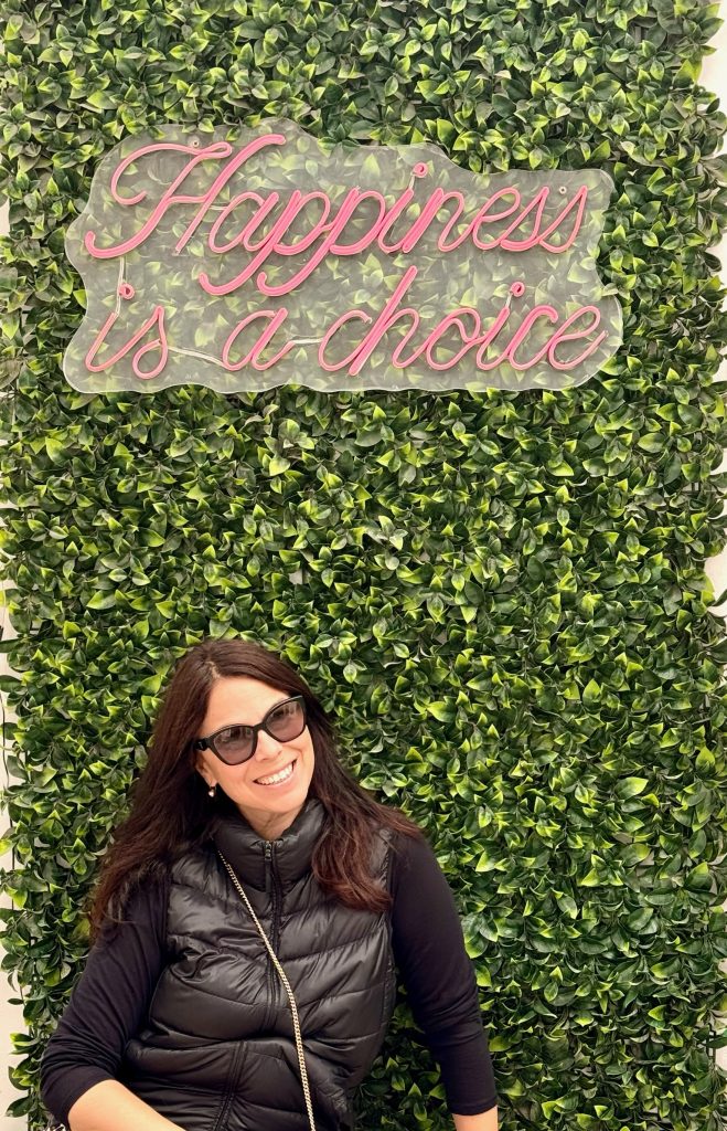 lima traveler posing under a sign