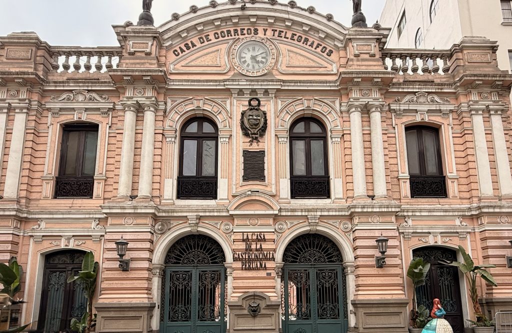 colonial building downtown Lima