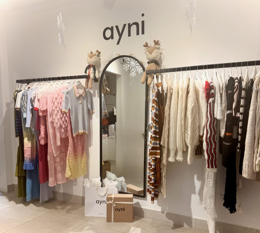Ayni’s new store in Dasso, San Isidro, clothing displayed on rack, surrounding mirror