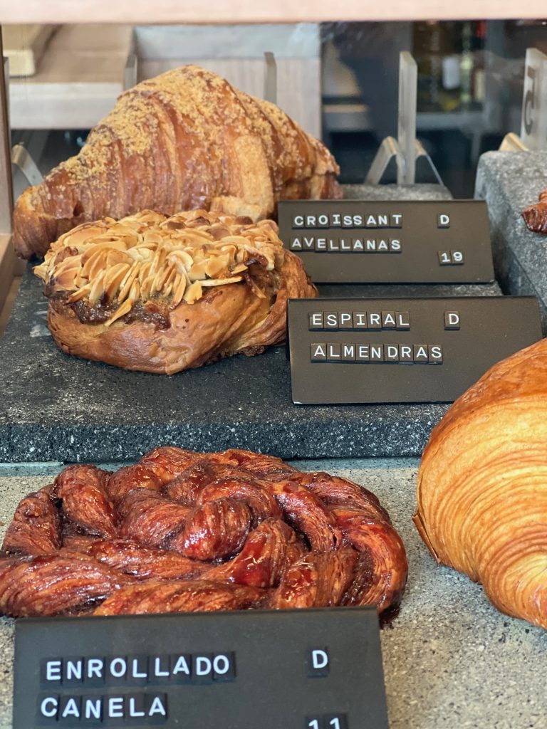 Merito’s delicious bakery, Demo