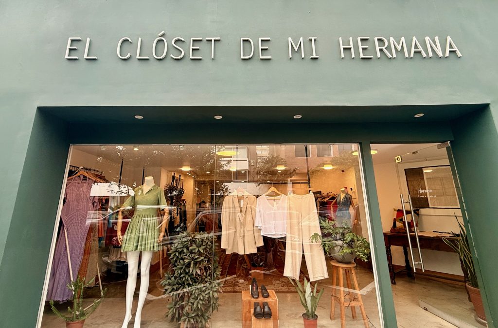 Modern clothes at Closet di Mi Hermana storefront