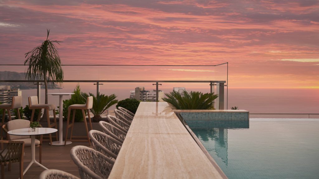 Piscina sunset bar