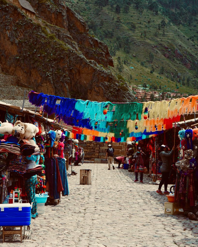 Ollantaytambo Market, colorful decor