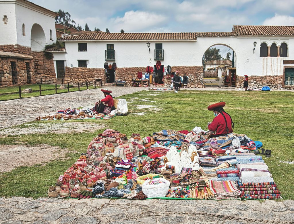 Pisac, people gathered for market