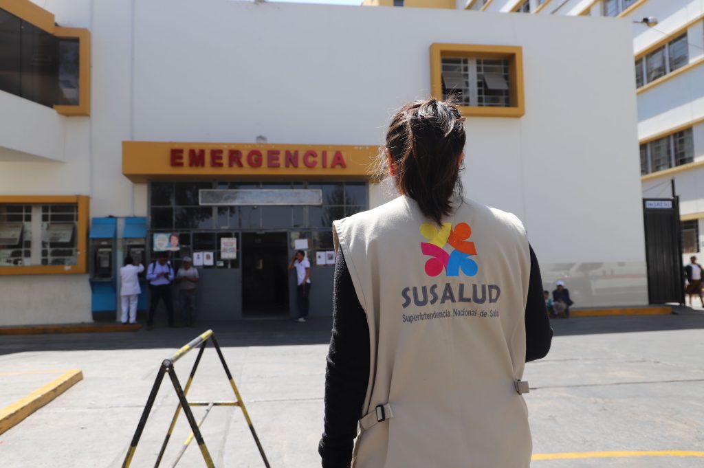 emergency aid worker approaching emergency room