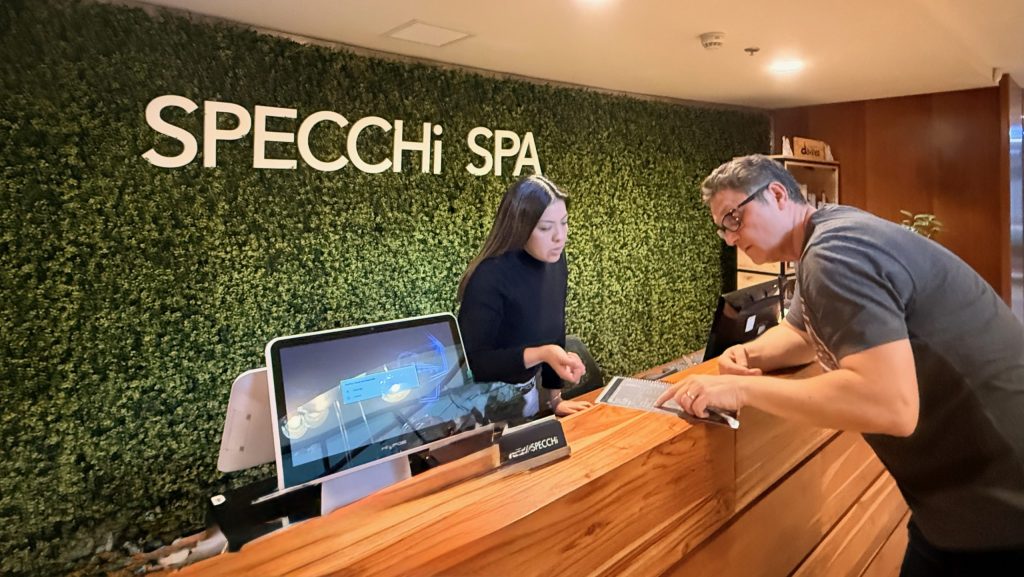 man checking in at Specchi spa in the Swissôtel lima